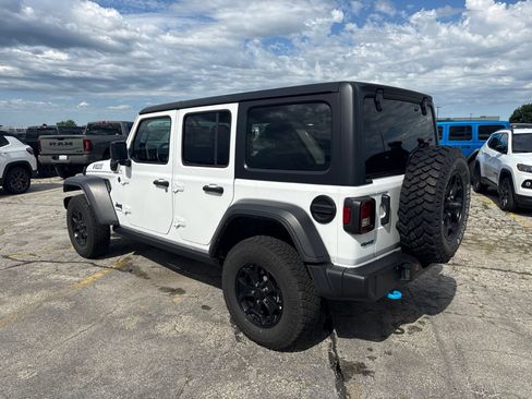 Used 2023 Jeep Wrangler Unlimited w/ Cold Weather Group AWD/4WD image 8