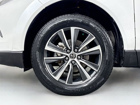 Certified 2023 Toyota Venza LE AWD/4WD image 44