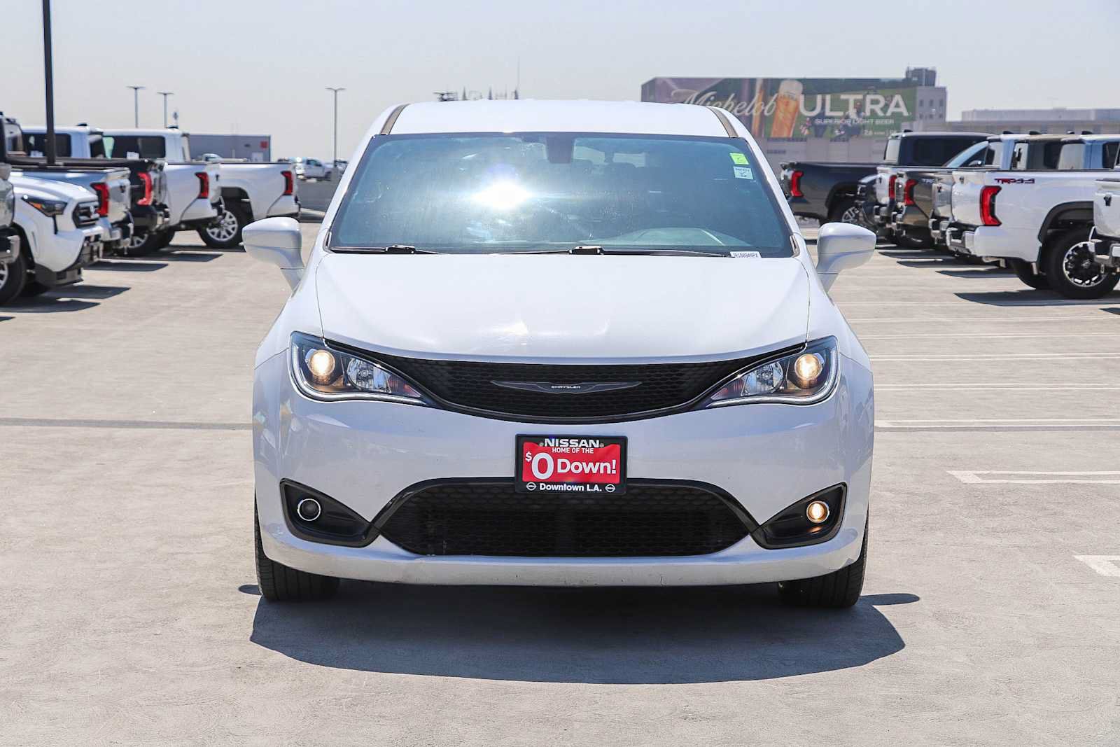 Used 2018 Chrysler Pacifica Touring Plus w/ S Appearance Package FWD image 3