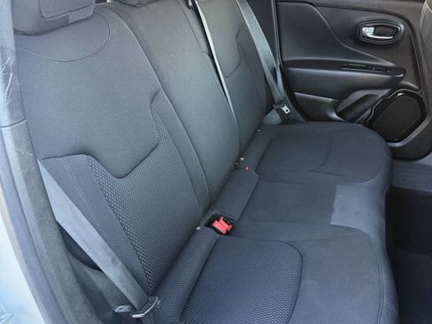 Used 2018 Jeep Renegade Altitude image 15