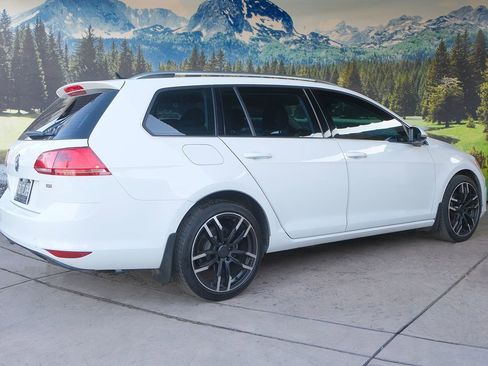 Used 2017 Volkswagen Golf SEL image 6