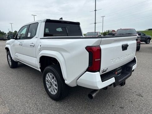 Used 2026 Toyota Tacoma SR5 AWD/4WD image 8