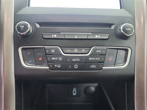 Used 2018 Ford Fusion SE w/ Fusion SE Technology Package image 18