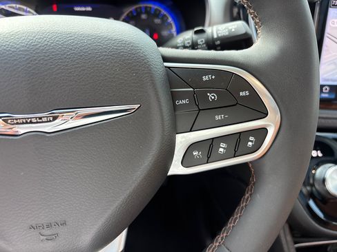 Used 2024 Chrysler Pacifica Pinnacle AWD/4WD image 18