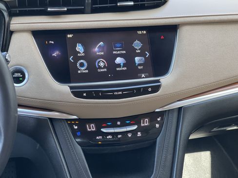 Used 2017 Cadillac XT5 Platinum w/ Driver Assist Package image 3