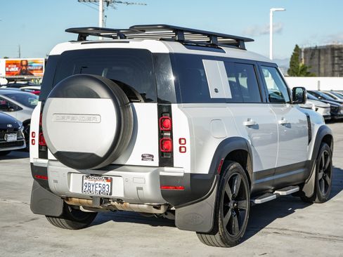 Used 2023 Land Rover Defender 110 S image 7