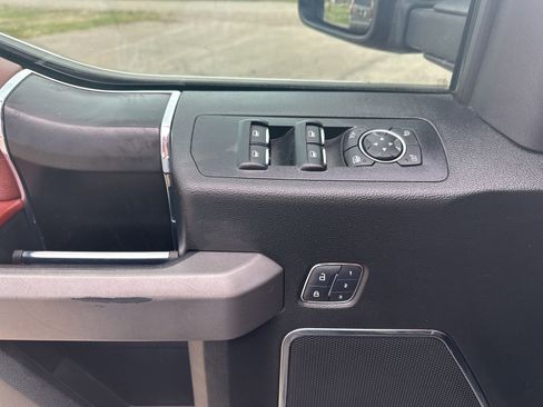 Used 2018 Ford F150 Platinum w/ Equipment Group 701A Luxury AWD/4WD image 19