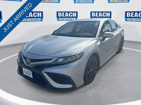 Used 2024 Toyota Camry SE image 1