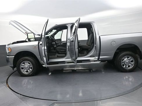 Used 2024 RAM 2500 Tradesman w/ Chrome Appearance Group image 38
