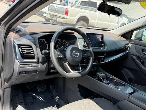 Used 2022 Nissan Rogue SV FWD image 4