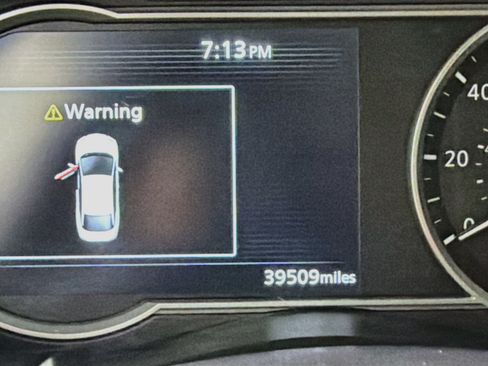 Used 2024 Nissan Versa SV w/ Trunk Package FWD image 18