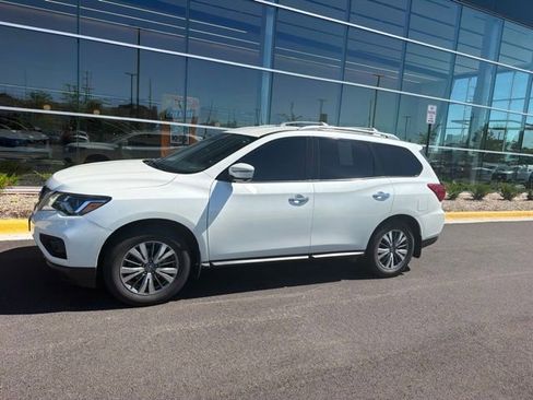 Used 2020 Nissan Pathfinder SL w/ Cargo Package AWD/4WD image 2