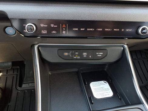 New 2026 Kia Carnival EX image 18