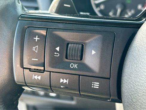 Used 2023 Nissan Rogue SV w/ SV Premium B Package image 23