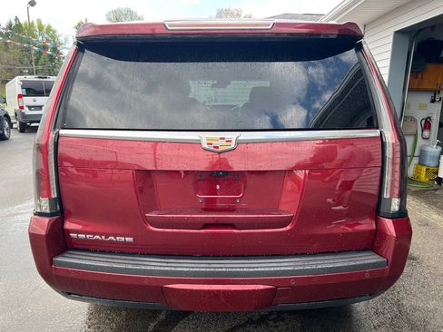 Used 2017 Cadillac Escalade Luxury AWD/4WD image 6