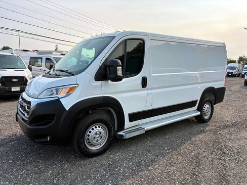Used 2025 RAM ProMaster 2500 w/ U-Haul Equipment Group FWD image 6