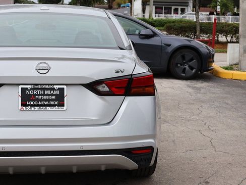 Used 2024 Nissan Altima 2.5 SV image 13