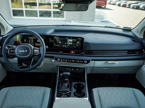 New 2026 Kia Carnival EX image 15