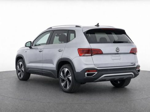 Used 2023 Volkswagen Taos SE AWD/4WD image 3