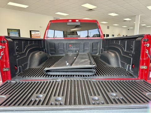 Used 2017 RAM 1500 Classic SLT RWD image 9