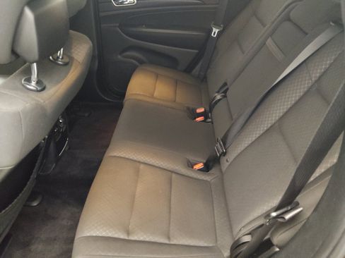 Used 2018 Jeep Grand Cherokee Laredo RWD image 18