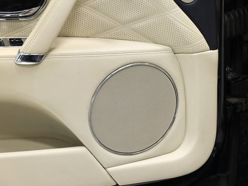 Used 2015 Bentley Flying Spur W12 image 12