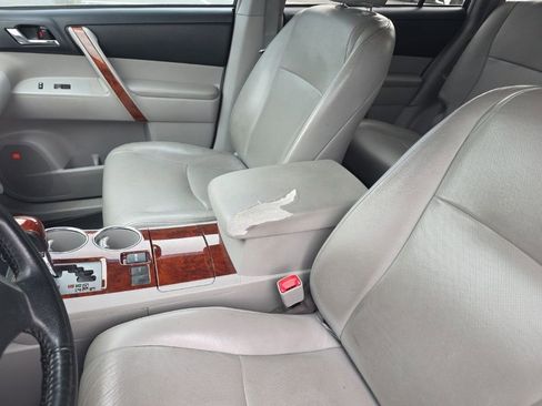 Used 2013 Toyota Highlander Limited image 17