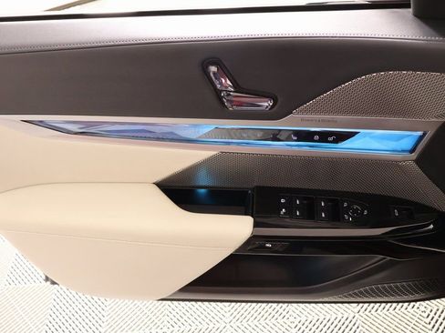 Used 2024 BMW 760i xDrive image 18