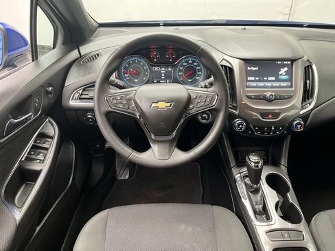 Used 2017 Chevrolet Cruze LT w/ Convenience Package image 12