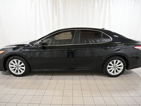 Used 2019 Toyota Camry LE image 9