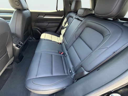 Used 2025 GMC Terrain Elevation w/ Elevation Premium Package AWD/4WD image 9