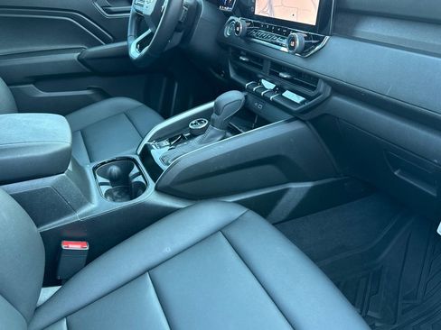 Used 2025 Chevrolet Colorado Trail Boss image 16