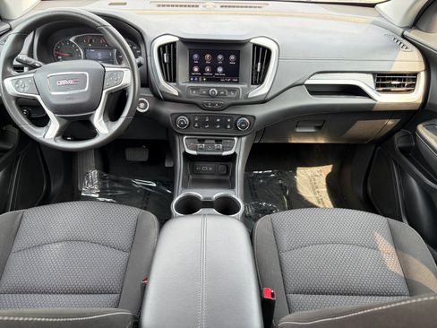 Used 2024 GMC Terrain SLE FWD image 18