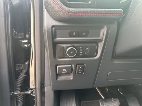 Used 2022 Ford Expedition Limited image 18