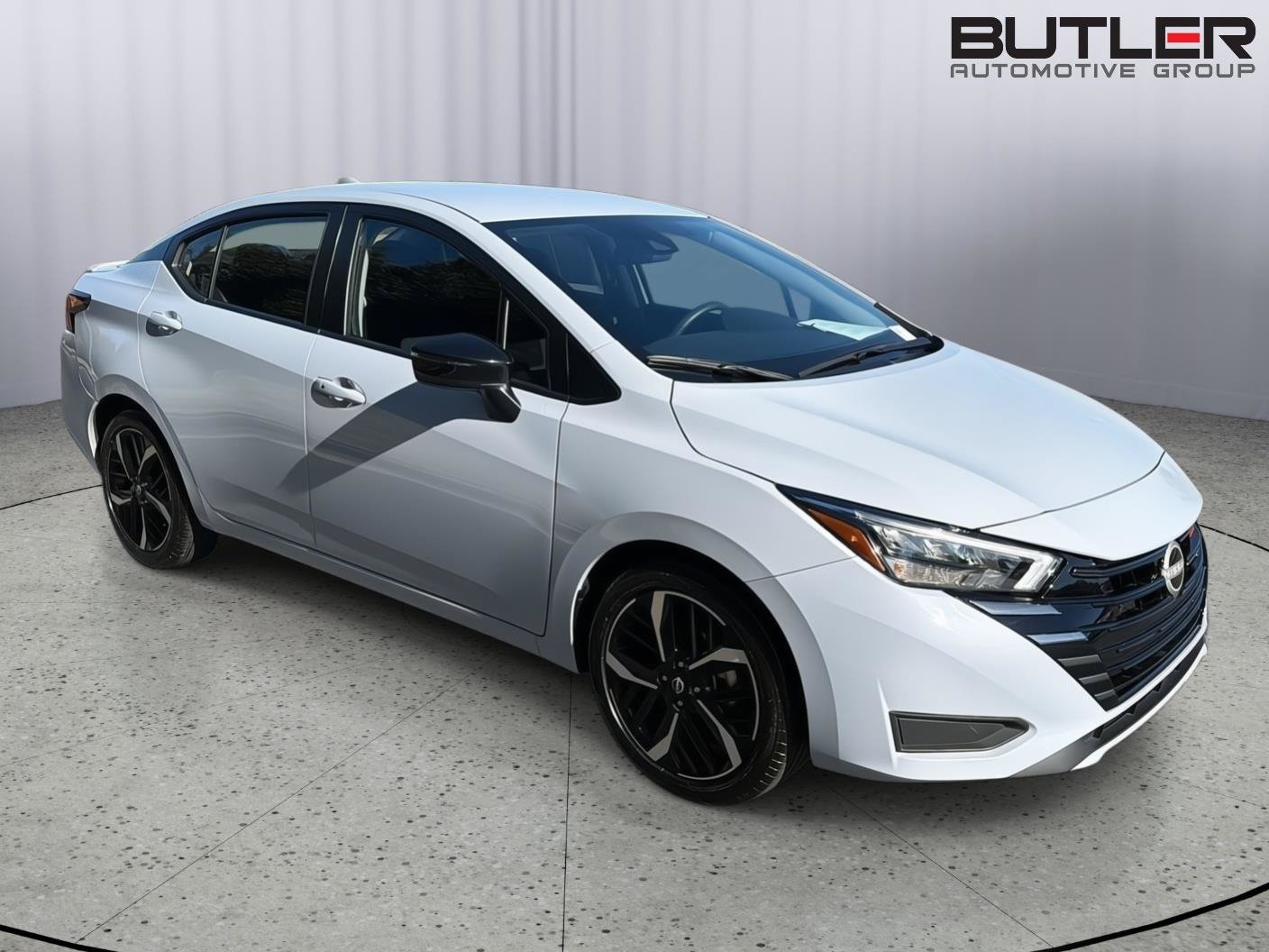 Used 2025 Nissan Versa SR FWD image 7