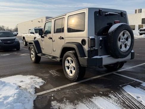 Used 2013 Jeep Wrangler Unlimited Sahara w/ Dual Top Group image 11