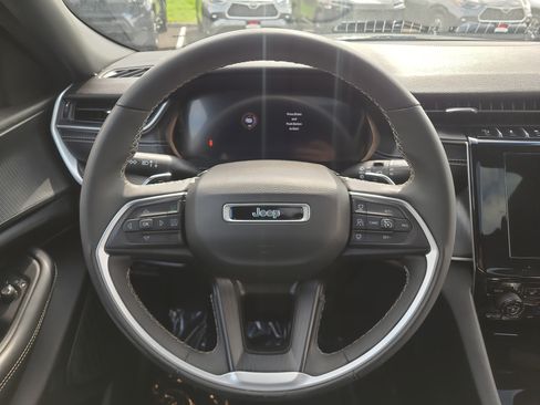 Used 2023 Jeep Grand Cherokee Altitude AWD/4WD image 22