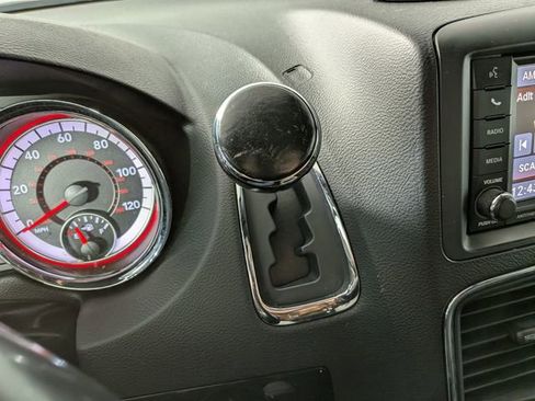 Used 2020 Dodge Grand Caravan SXT FWD image 16