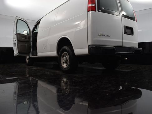Used 2022 Chevrolet Express 2500 w/ Driver Convenience Package image 34
