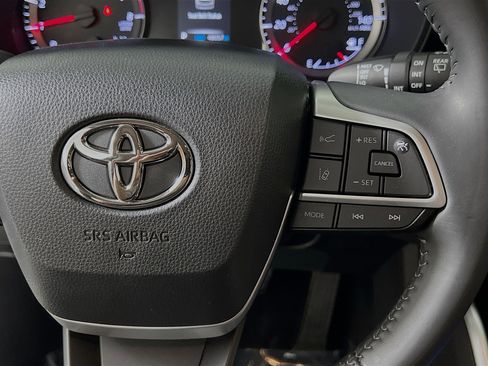 Used 2022 Toyota Highlander LE image 20