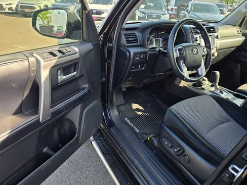 Certified 2019 Toyota 4Runner SR5 AWD/4WD image 19