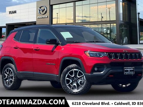 Used 2025 Jeep Compass Trailhawk AWD/4WD image 1