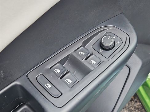 New 2025 Volkswagen Taos SE image 16