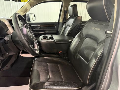 Used 2019 RAM 1500 Laramie AWD/4WD image 13