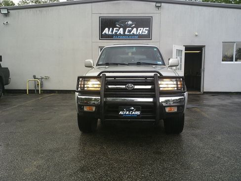 Used 2000 Toyota 4Runner SR5 AWD/4WD image 2