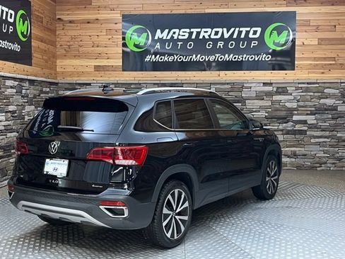 Used 2022 Volkswagen Taos SE w/ Panoramic Sunroof Package AWD/4WD image 11