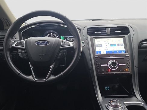 Used 2020 Ford Fusion Titanium image 11