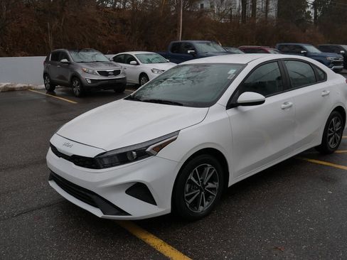 Used 2023 Kia Forte LXS image 4