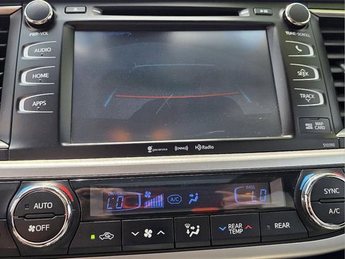 Used 2019 Toyota Highlander XLE AWD/4WD image 20