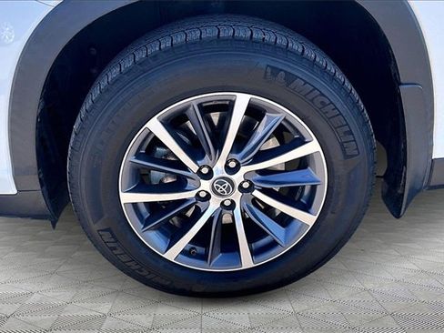 Used 2019 Toyota Highlander XLE image 8